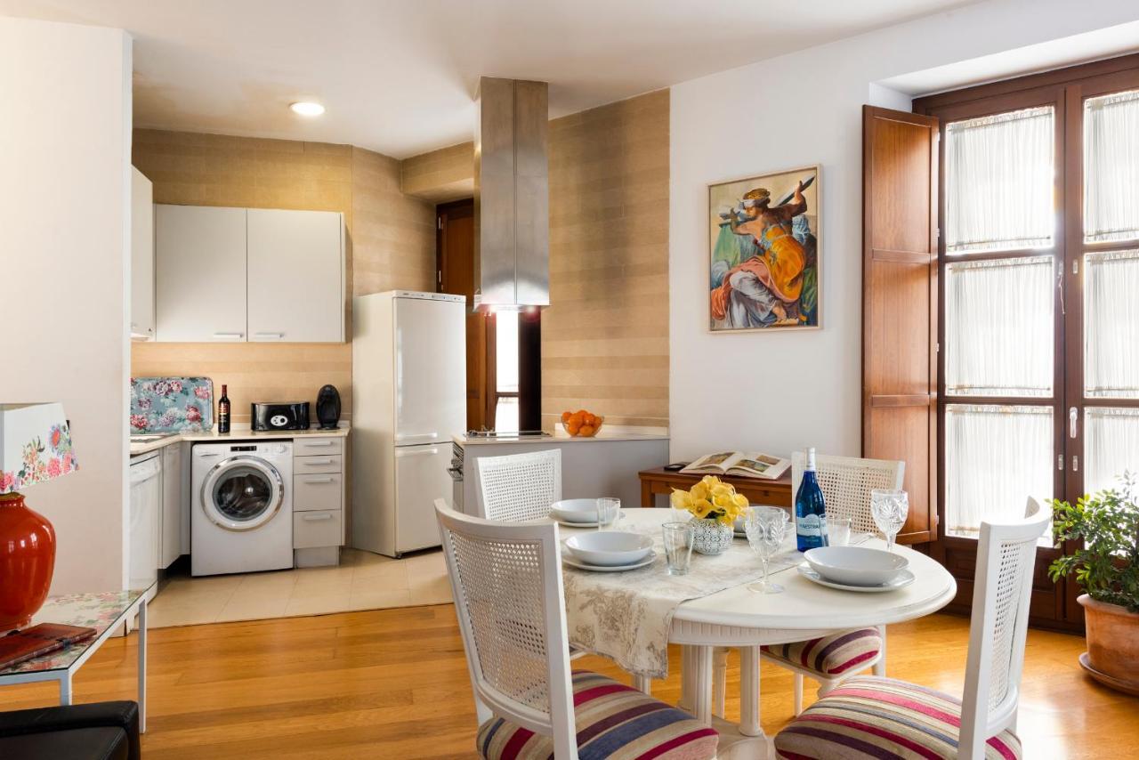 Cathedral Apartment, First Floor Seville Exterior photo